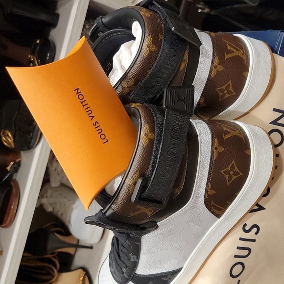 Louis Vuitton Rivoli sneakers - Picture 9 of 11